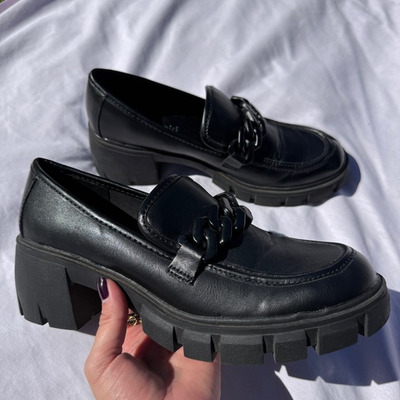 Madden Girl Women’s Black Chunky Chain Lug Sole Loafers Size 9 - Picture 1 of 5